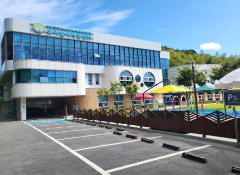 그림입니다.

원본 그림의 이름: KakaoTalk_20240106_153049146.jpg

원본 그림의 크기: 가로 1400pixel, 세로 1050pixel