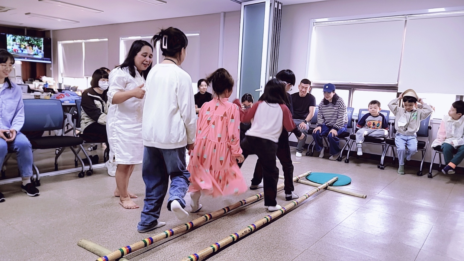 2025년 하반기 토요가족상호문화아카데미 [6기] 필리핀 명절 문화 체험 일시 : 11월 29일(토), 14:00 ~16:00