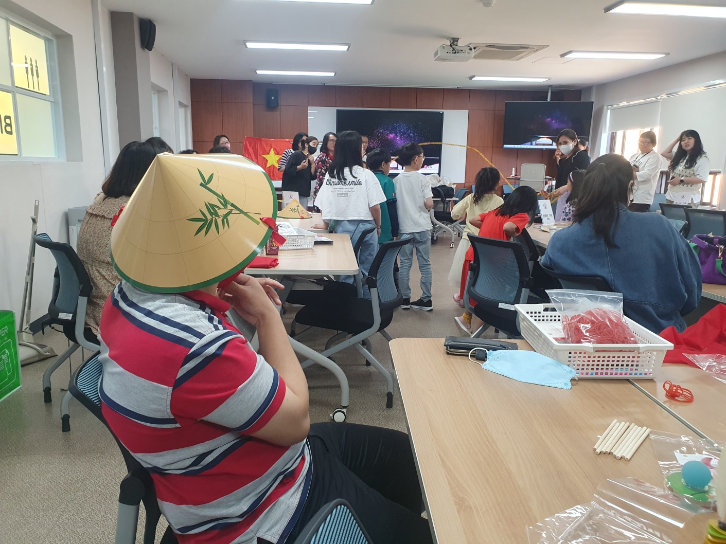 2025년 하반기 토요가족상호문화아카데미 [4기] 베트남 명절 문화 체험 일시 : 11월 1일(토), 14:00 ~16:00