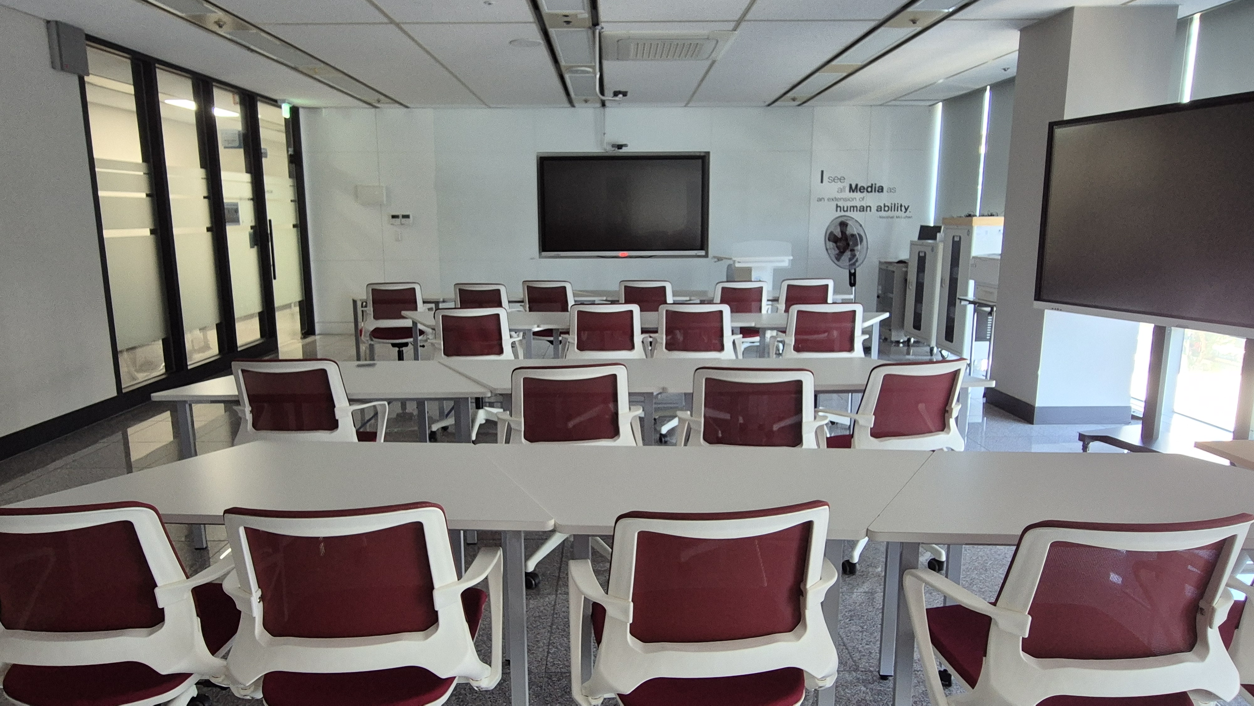 교육연구정보원의 MEDIA교육실(401호)