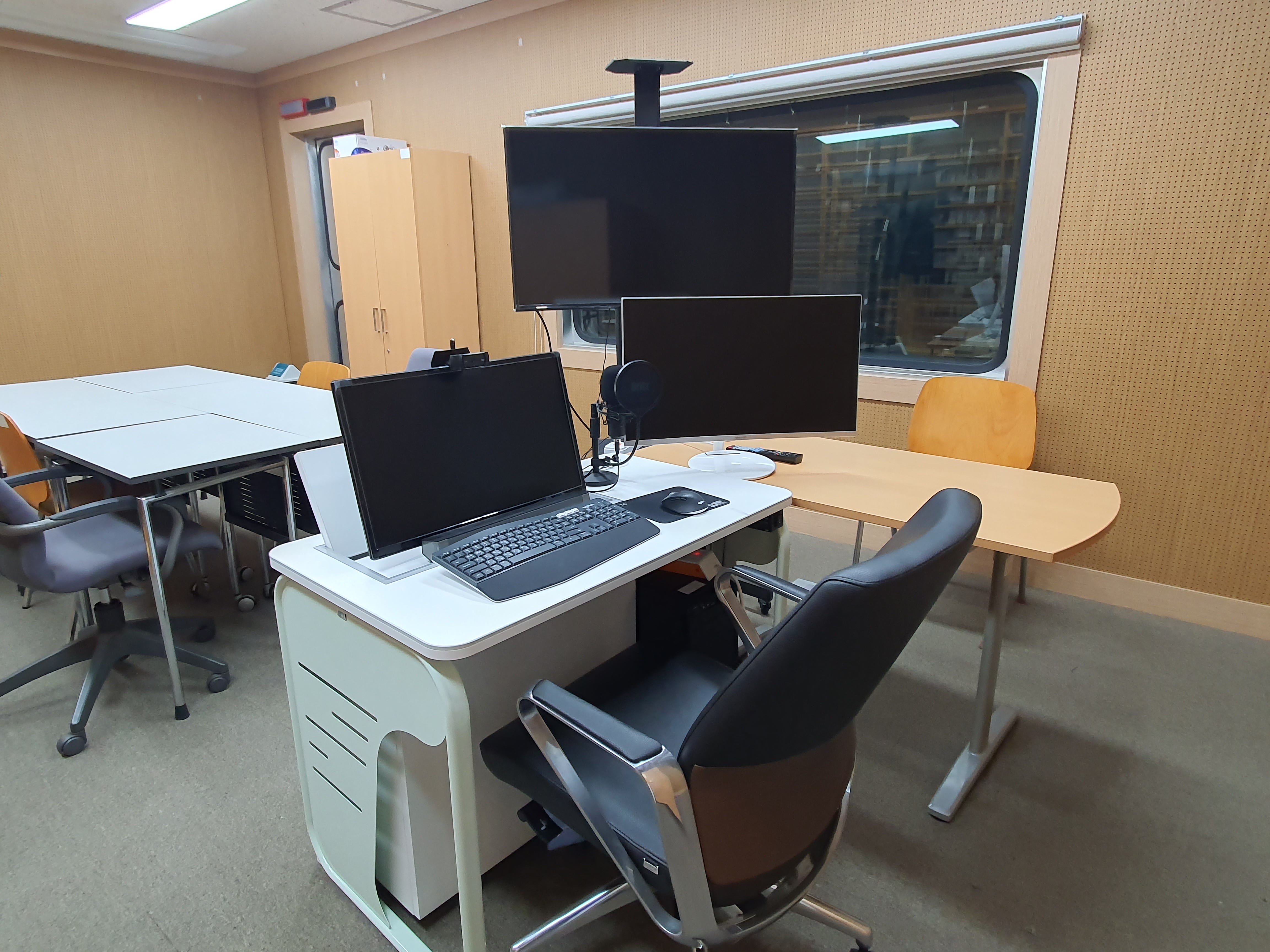 교육연구정보원의 영상스튜디오2실(305호)