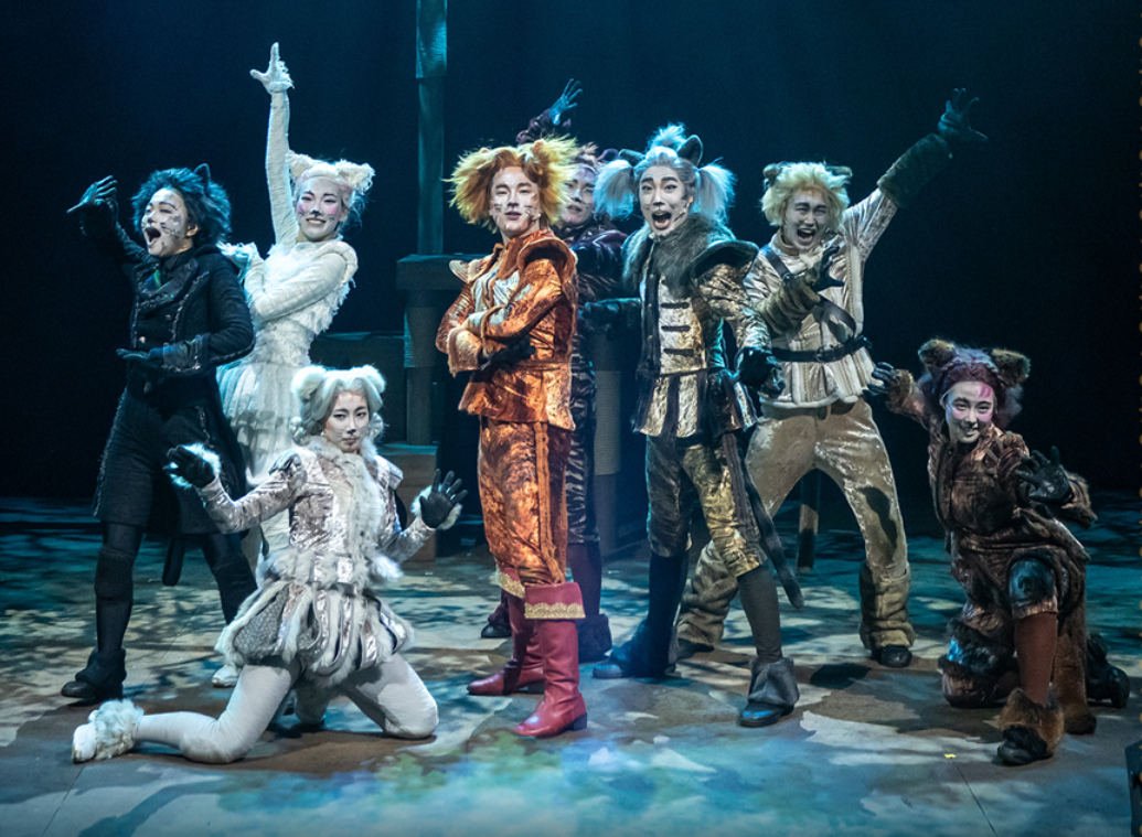 장화 신은 고양이 비긴즈 공연 이미지